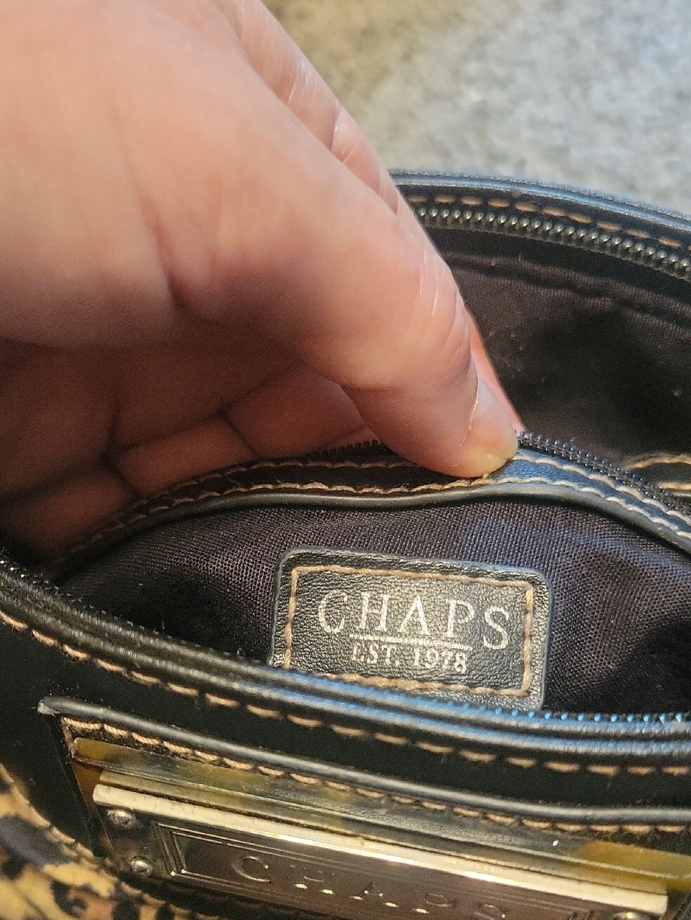 Chaps Ralph Lauren Leopard Crossbody - Picture 4 of 10